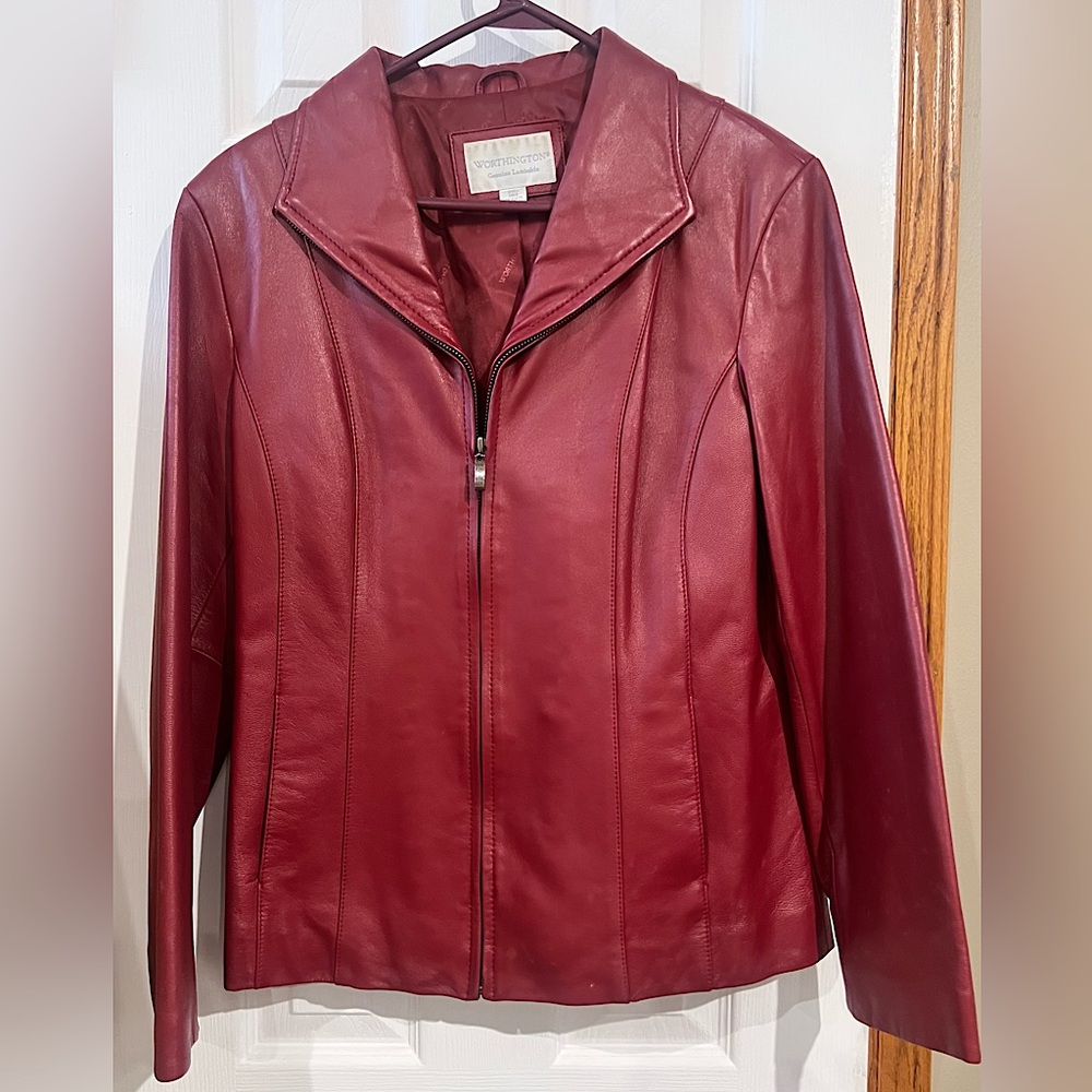 Vintage Ladies “S” Dark Red Worthington Genuine Lambskin Leather Coat RN93677